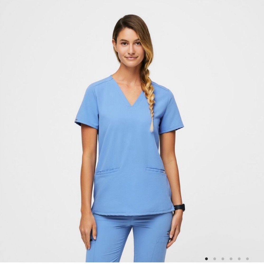 FIGS Casma Three-Pocket Scrub Top in Ceil Blue